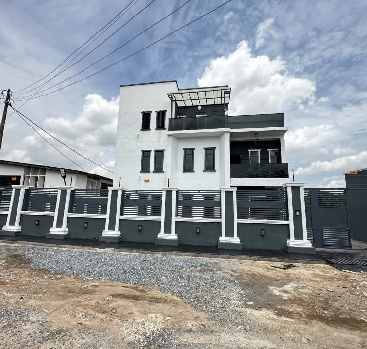 FULLY DETACHED 5BEDROOM PENTHOUSE UNITS (12)